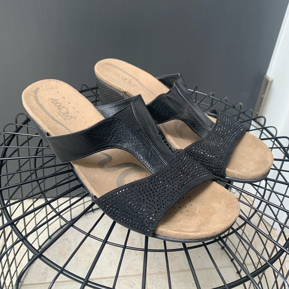 Axxiom Women’s Black Sandals Size 10